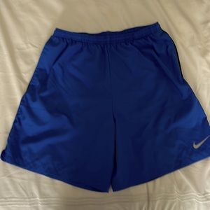 Mens Nike dry fit running shorts with lining. Measures 18”L size Large.